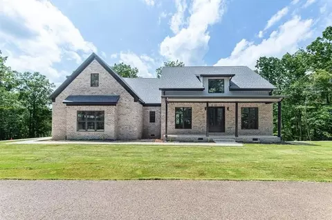 1520 Point Grand Dr, Savannah, TN 38372
