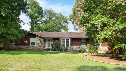 599 Melton Hill Dr, Clinton, TN 37716