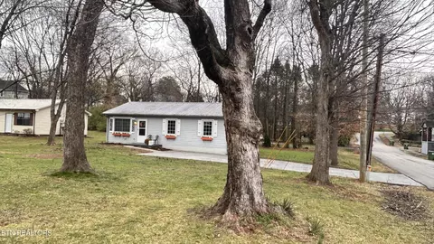 216 Stanley Ave, Maryville, TN 37803