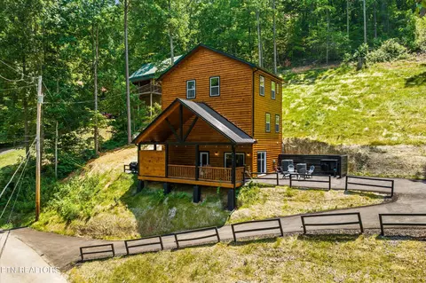 1810 Rhododendron Ln, Sevierville, TN 37876
