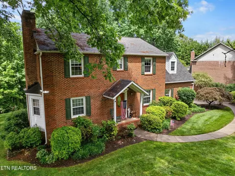 6925 Lark Ln, Knoxville, TN 37919