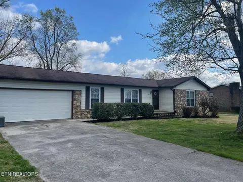 2918 W Woodbine Dr, Maryville, TN 37803