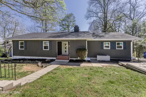 517 Delaware Ave, Oak Ridge, TN 37830