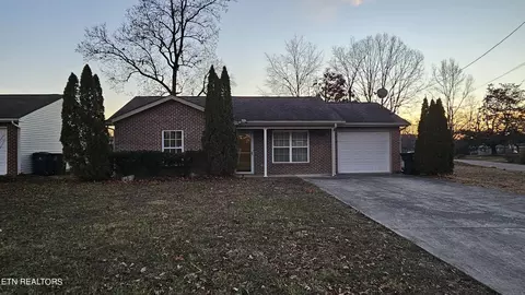 6021 Friendship Ln, Knoxville, TN 37912