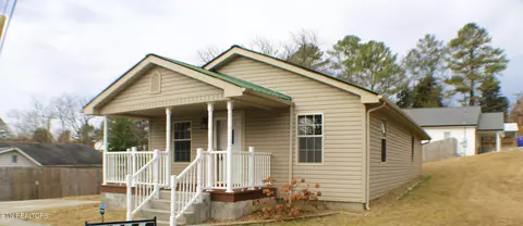 830 Rogers St, Clinton, TN 37716