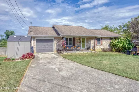 3112 Valemont Dr, Maryville, TN 37803