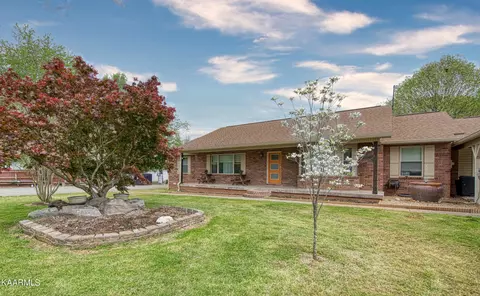 1718 Lively Rd, Maryville, TN 37801