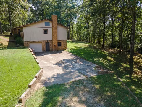 Exterior - 4552 Elkins Dr, Centerville, TN 37033 photo 10 of 19