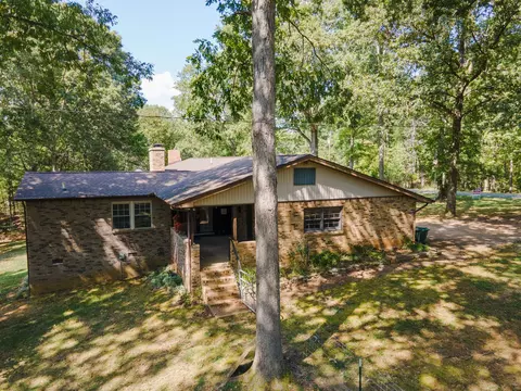 Exterior - 4552 Elkins Dr, Centerville, TN 37033 photo 7 of 19