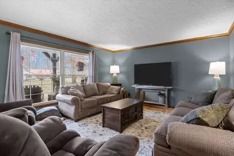 Living - 4552 Elkins Dr, Centerville, TN 37033 photo 2 of 2