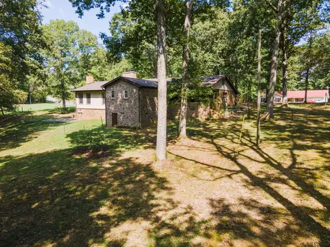 Exterior - 4552 Elkins Dr, Centerville, TN 37033 photo 15 of 19