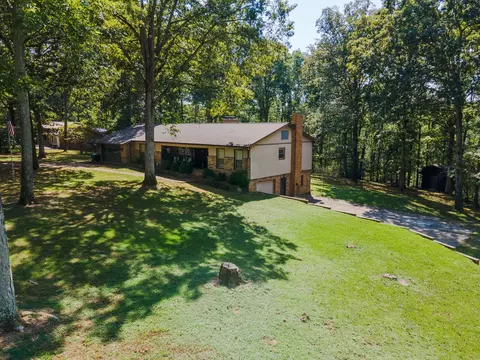 Exterior - 4552 Elkins Dr, Centerville, TN 37033 photo 4 of 19