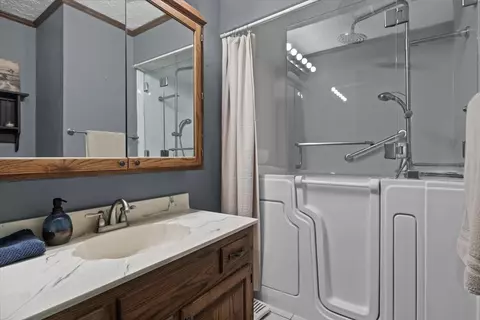 Bath - 4552 Elkins Dr, Centerville, TN 37033 photo 1 of 4