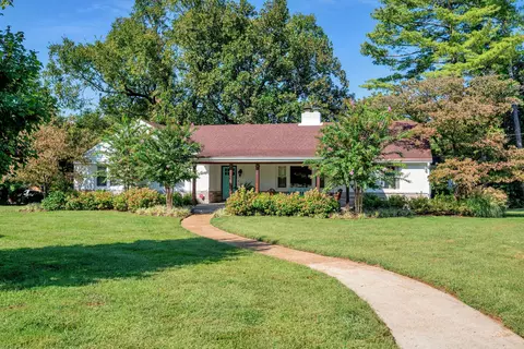 5001 Stillwood Dr, Nashville, TN 37220