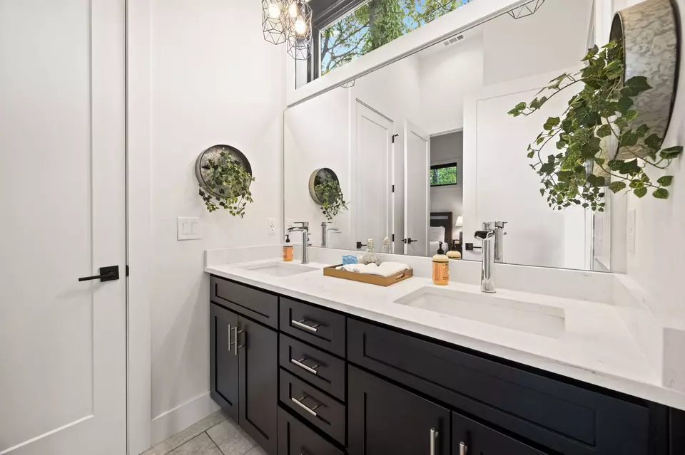 Bath - 716 Village Ct, Nashville, TN 37206 photo 6 of 6