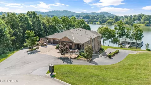 3834 Lake Pointe Dr, Kingston, TN 37763