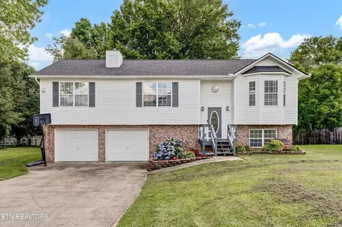 6718 Farmbrook Ln, Knoxville, TN 37918 photo 2