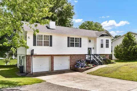 6718 Farmbrook Ln, Knoxville, TN 37918 photo 1