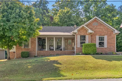 221 Hillwood Dr, Hopkinsville, KY 42240