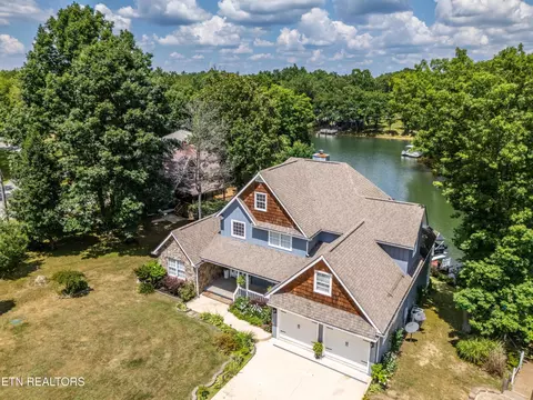 1036 Greenwood Dr, Jamestown, TN 38556