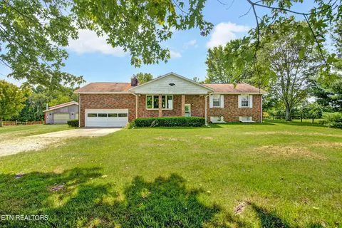 686 Sweat Rd, Grimsley, TN 38565