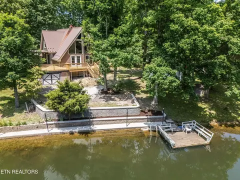 1038 Greenwood Dr, Jamestown, TN 38556