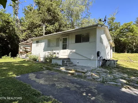 63 Dooley Ct, Crossville, TN 38571