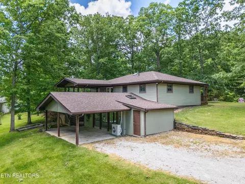1806 Perimeter Dr, Jamestown, TN 38556