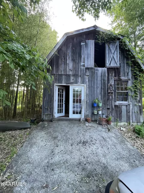 141 Central Ave, Robbins, TN 37852