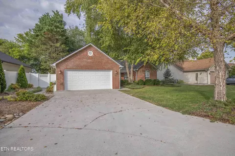 1429 Bens View Ct, Maryville, TN 37803