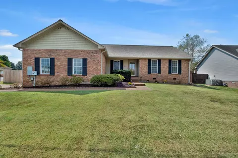 111 Cambridge Dr, Gallatin, TN 37066
