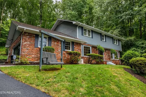 1126 W Outer Dr, Oak Ridge, TN 37830