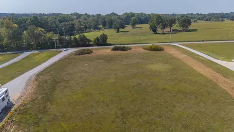 816 Tucker Rd, Dickson, TN 37055 photo 4