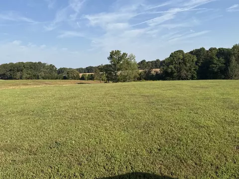 816 Tucker Rd, Dickson, TN 37055