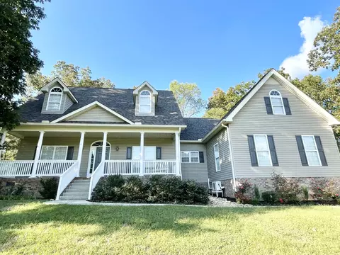 545 Red Fox Dr, Burns, TN 37029