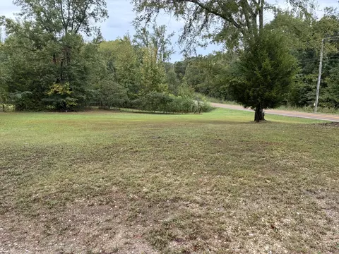 2765 Birdsong Rd, Camden, TN 38320