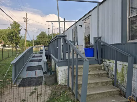 372 Melrose St, Mcewen, TN 37101