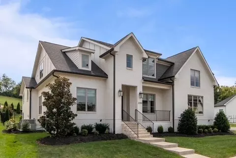2240 Brakeman Ln, Thompsons Station, TN 37179
