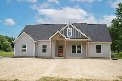 825 College St # B, Portland, TN 37148