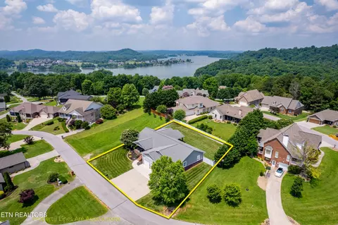 119 Pointe Summit Dr, Greenback, TN 37742 photo 2