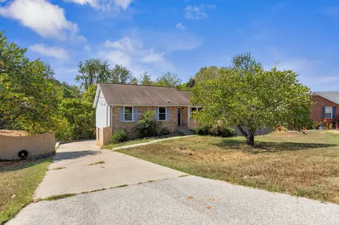704 Green Valley Ct, Clarksville, TN 37042