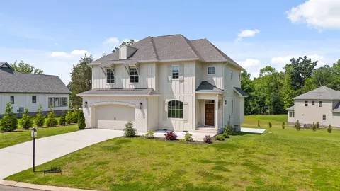 1784 River Breeze Dr, Soddy Daisy, TN 37379