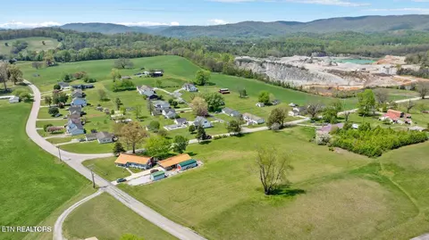 1000 Swan Pond Circle Rd, Harriman, TN 37748