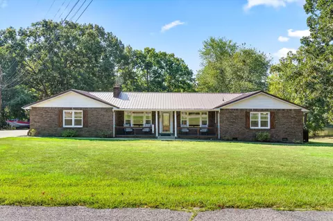 550 Lakeview Cir, Tennessee Ridge, TN 37178