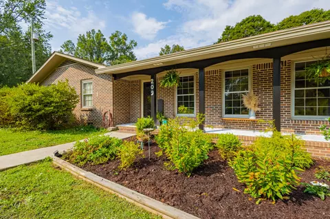 209 Arnold Ave, Tullahoma, TN 37388