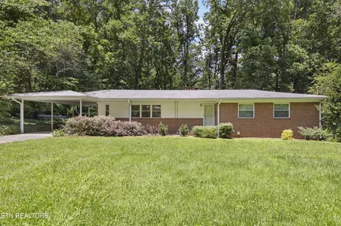 790 W Outer Dr, Oak Ridge, TN 37830