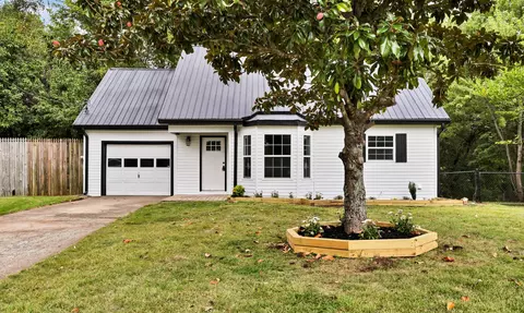 1588 Barrett Dr, Clarksville, TN 37043