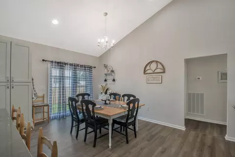 Dining - 109 E Ward St, Centerville, TN 37033 photo 1 of 1