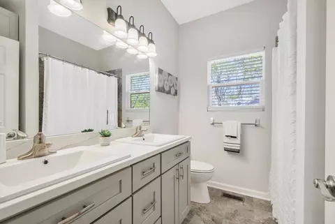 Bath - 109 E Ward St, Centerville, TN 37033 photo 1 of 3