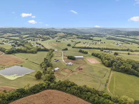 4376 Trousdale Ln, Columbia, TN 38401